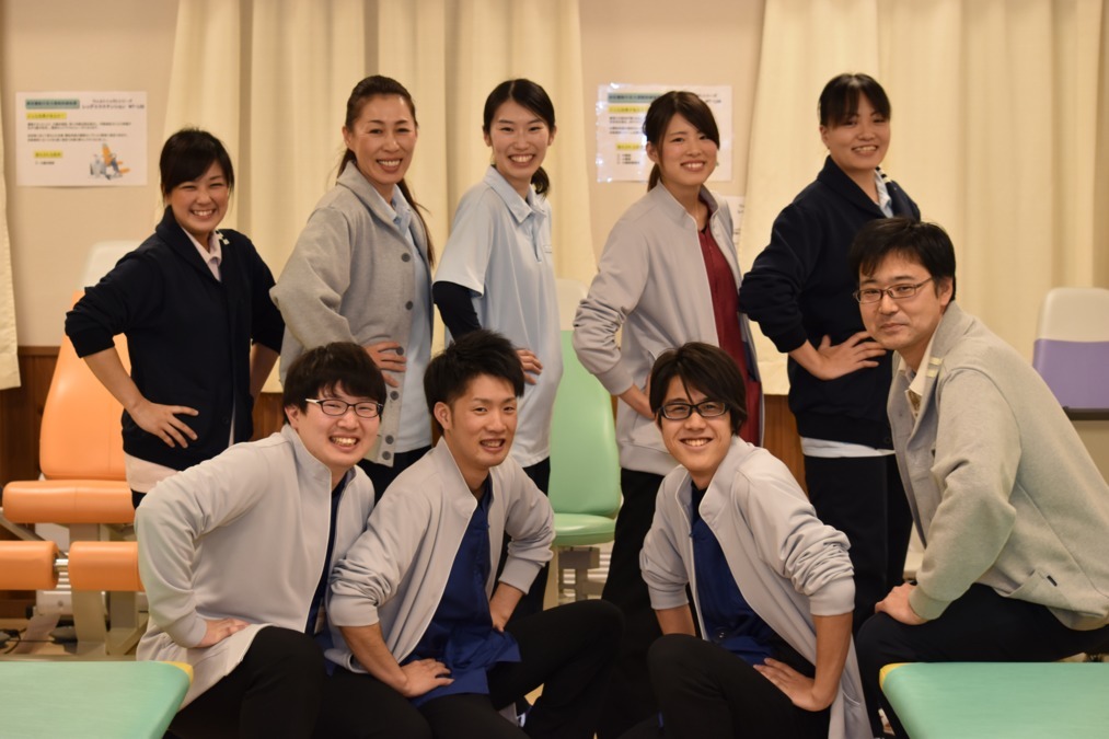 高齢者総合福祉センターいでの里（介護職/ヘルパーの求人）の写真2枚目：職員は和気あいあいとしています♪
