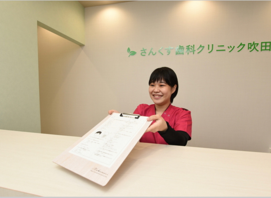 さんくす歯科クリニック吹田（歯科医師の求人）の写真3枚目：患者さまとのコミュニケーションには、素敵な笑顔がイチバン😊