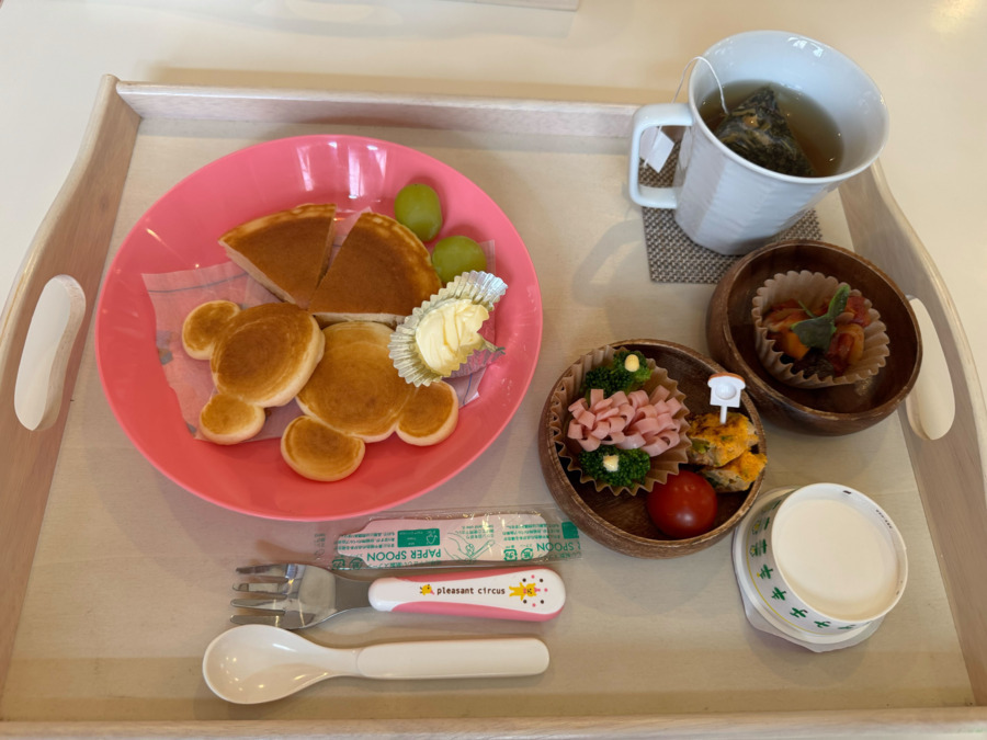 多機能型事業所ふぉるて（保育士の求人）の写真7枚目：おやつ作りのお仕事があるのが特徴です。
この日はくまさんのホットケーキ♪