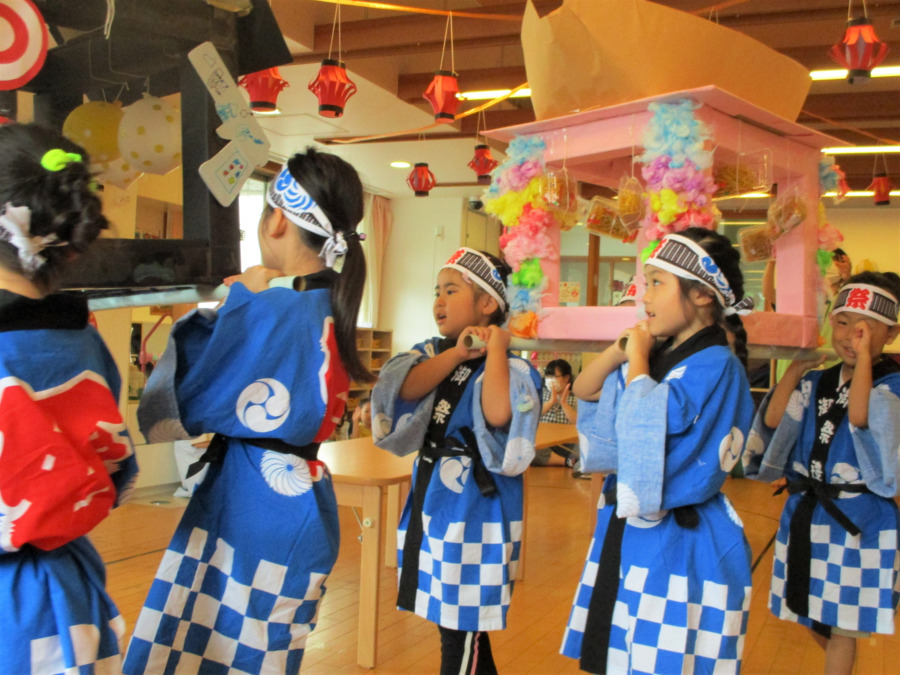 ねむの樹北寺尾保育園の写真5枚目：夏祭り☆子どもたちと一緒にお神輿作りをするなど、子どもが参加して盛り上げます
