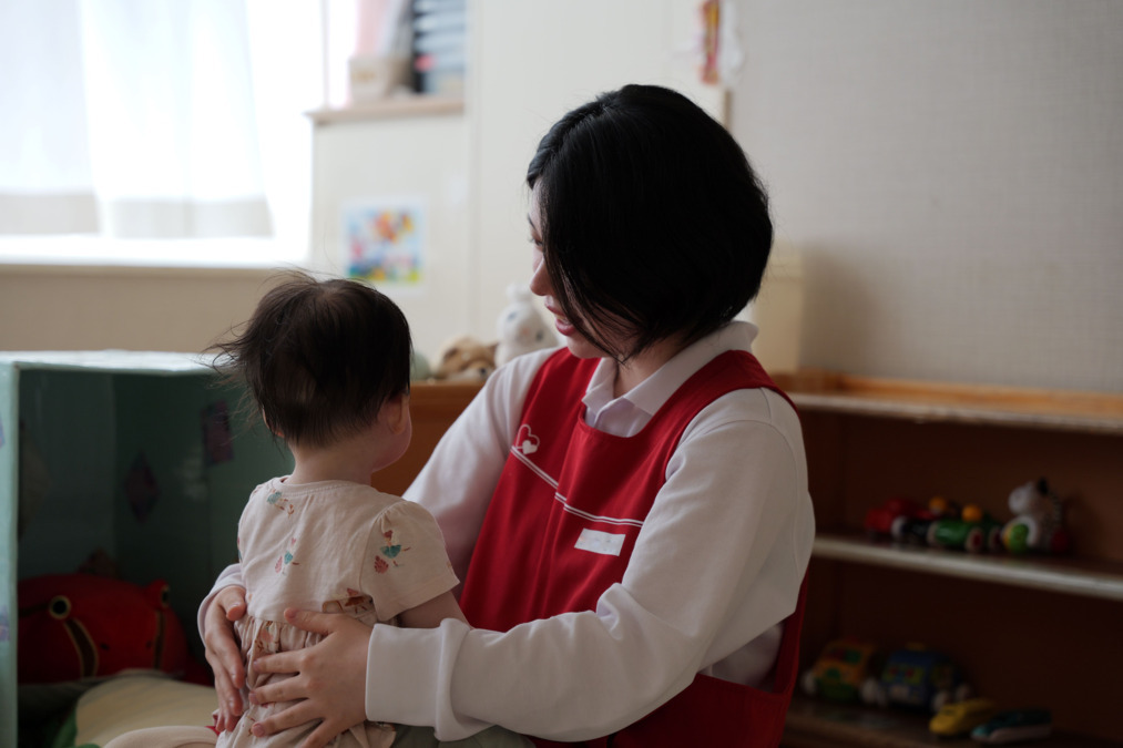 聖フランシスコ会保育所の写真4枚目：０～２歳児の保育に興味がある方、是非ご応募お待ちしています。