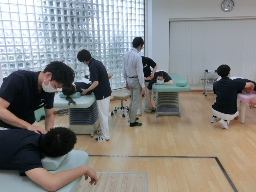 なかね整形外科（作業療法士の求人）の写真4枚目：外部講師による実技練習