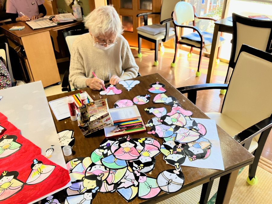 デイサービス福町（一般財団法人　氏家記念財団）（介護職/ヘルパーの求人）の写真7枚目：色んな制作活動を行っております。
