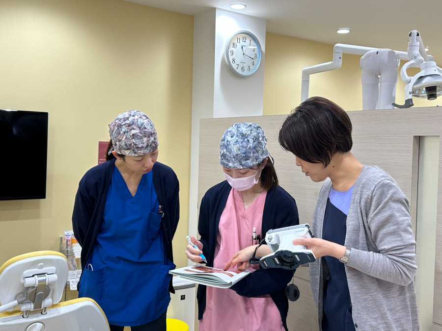 鶴見豊岡こどもおとな歯科（歯科衛生士の求人）の写真6枚目：学び直しすることで新たな発見があります