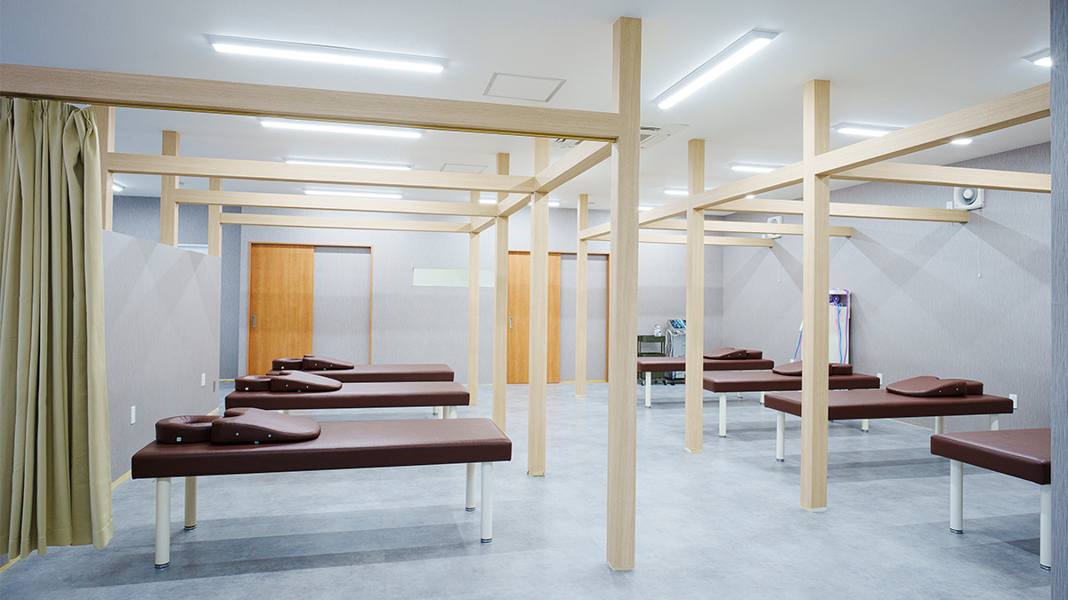 整骨院れん‐REN‐ 宮崎院(柔道整復師の求人)の写真2枚目:白を基調とした清潔感のある院内