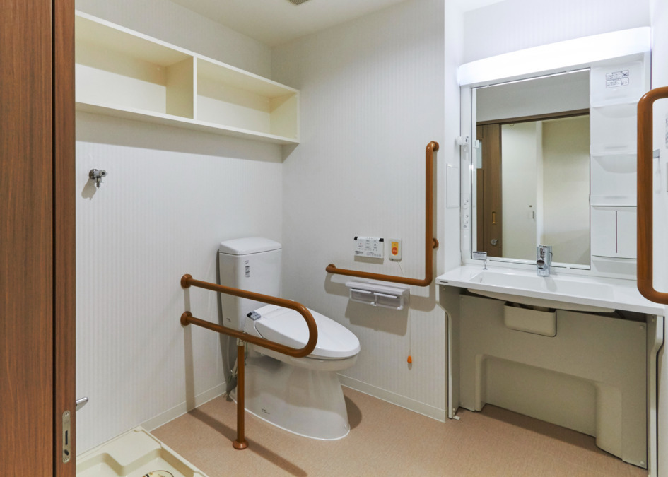 ミモザ横濱花梨苑サービス付き高齢者向け住宅の写真6枚目：居室内トイレとなります♪