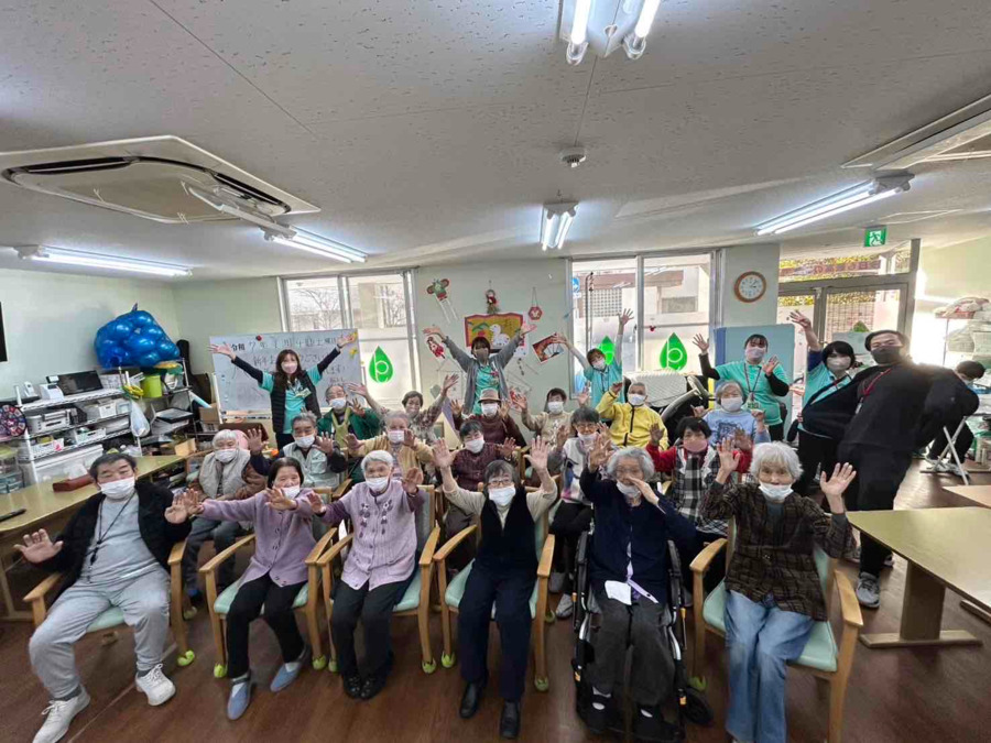 グリーンハウス立花の写真5枚目：全員で集合写真(#^^#)