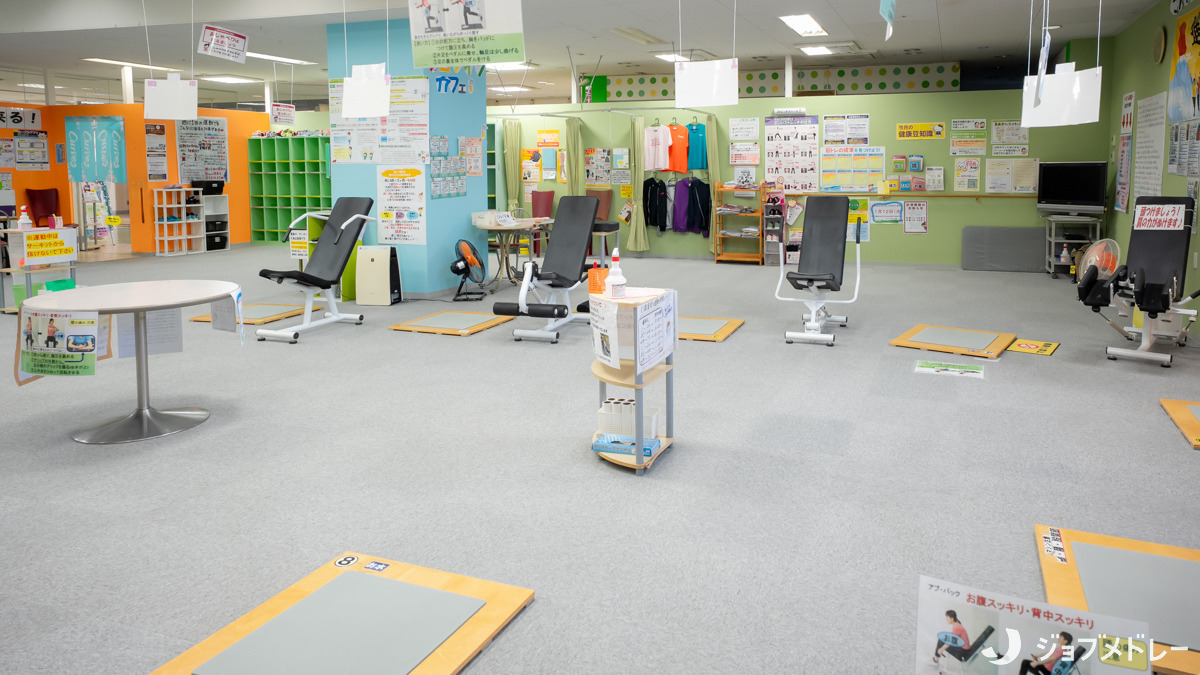 カーブス イオン高橋店(インストラクターの求人)の写真7枚目:開放感があり伸び伸びと運動できる空間です