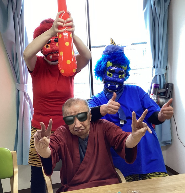 住宅型有料老人ホーム ひなより和光（介護職/ヘルパーの求人）の写真3枚目：節分イベント～鬼と記念撮影～
