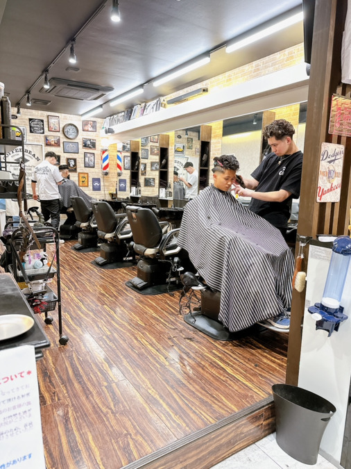 ＢＡＲＮＥＹＳ　ＢＡＲＢＥＲ　ＣＬＵＢ（理容師の求人）の写真7枚目：
