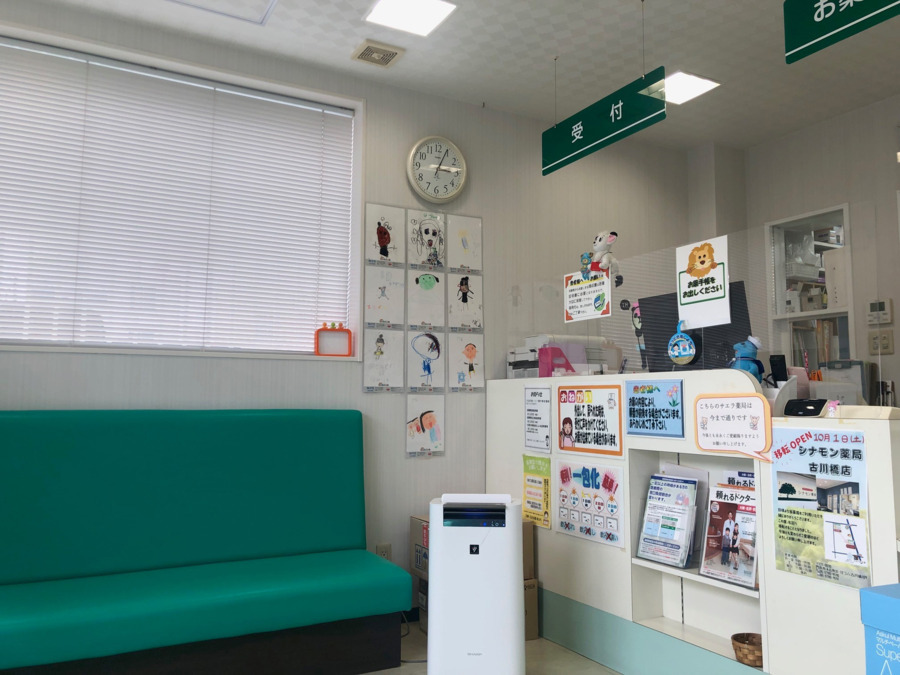 サエラ薬局門真店の写真2枚目：外観は小さく見えますが、待合室と調剤室は適度な広さになっています。