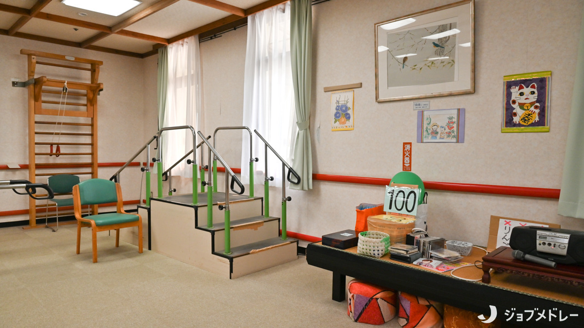 特別養護老人ホーム玉成園（管理栄養士/栄養士の求人）の写真15枚目：リハビリ機器が並ぶリハビリテーション室です