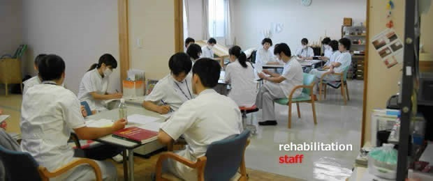 介護老人保健施設やくしの里の写真17枚目：おかたに病院リハビリ科勉強会へ参加します。