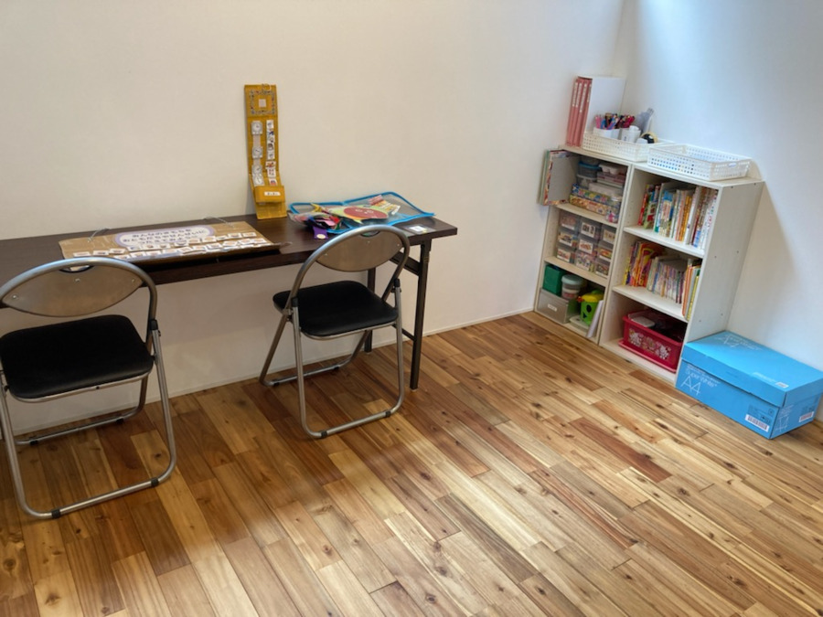 放課後等デイサービスSUNNYの写真6枚目：学習ルーム
個別で対面学習や課題をするお部屋です。