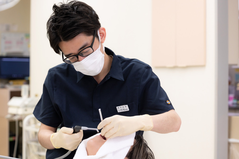 いわね歯科（歯科衛生士の求人）の写真10枚目：丁寧な診療を心がけています。