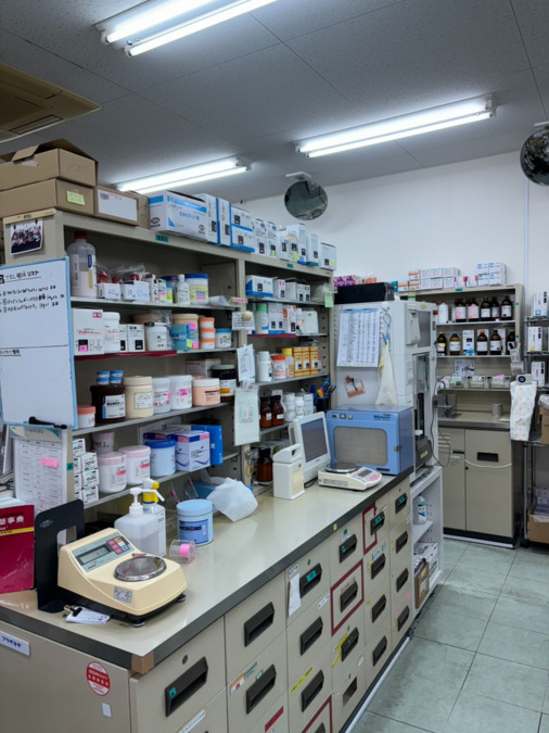 ジャパンファーマシー薬局　堺中央店（薬剤師の求人）の写真4枚目：堺中央店　調剤室1