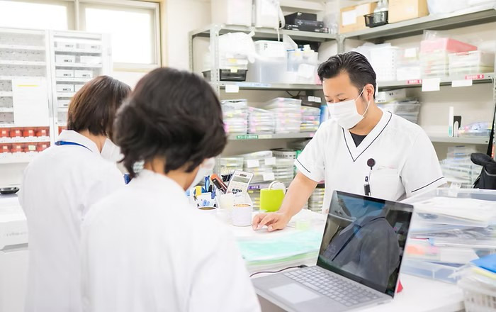アクア薬局小川店（調剤事務の求人）の写真2枚目：ミーティング風景