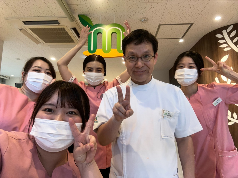 医療法人裕翔会　もりさき歯科クリニック（歯科助手の求人）の写真2枚目：院長とスタッフです。