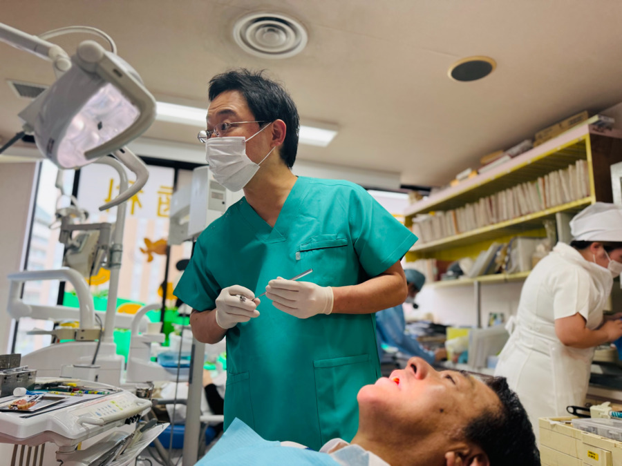 たんぽぽ小児歯科（歯科助手の求人）の写真5枚目：非常勤の口腔外科歯科医師 原田先生です