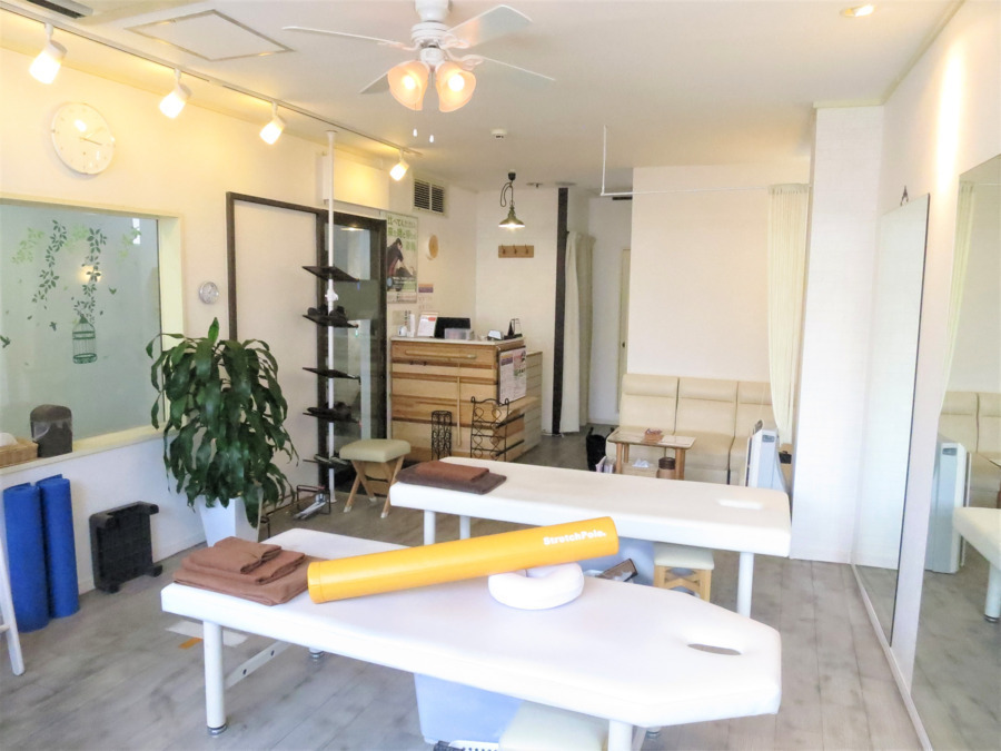 ストレッチ専門店　ストレチックス学園前店【2026年03月オープン予定】（整体師の求人）の写真5枚目：中高年者に居心地よく”イタ気持ちいい”施術を提供