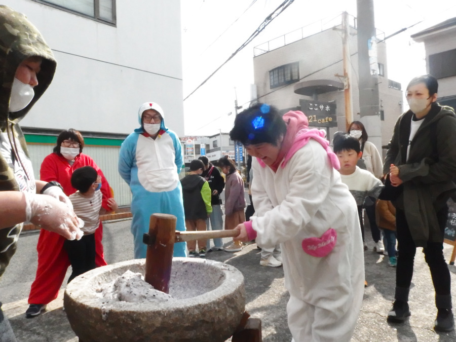 特定非営利活動法人えんサニーハウス （生活支援員の求人）の写真4枚目：もちつき大会