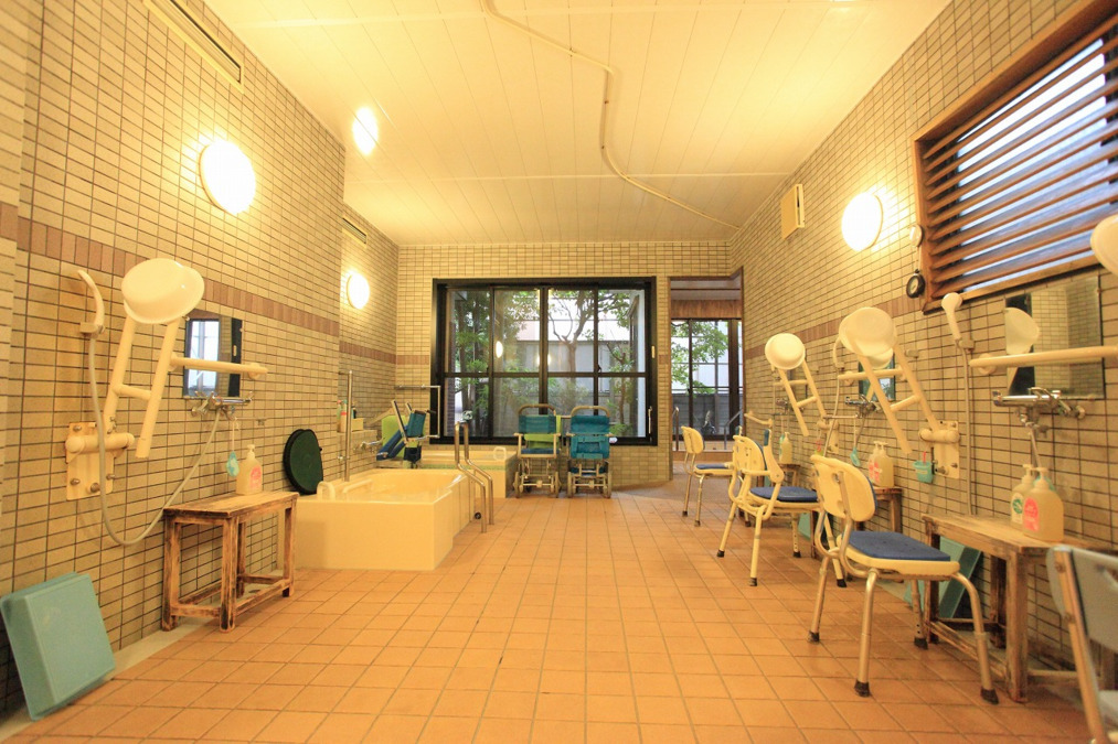 健遊館ひびのデイサービスセンター（介護職/ヘルパーの求人）の写真2枚目：