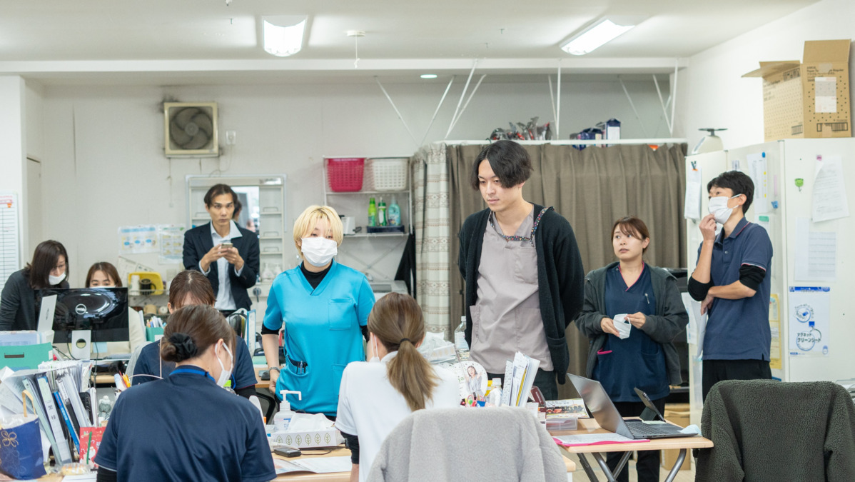 サンケア・イーライフ訪問看護ステーション(作業療法士の求人)の写真5枚目:毎朝のミーティングで情報共有を行っています♪