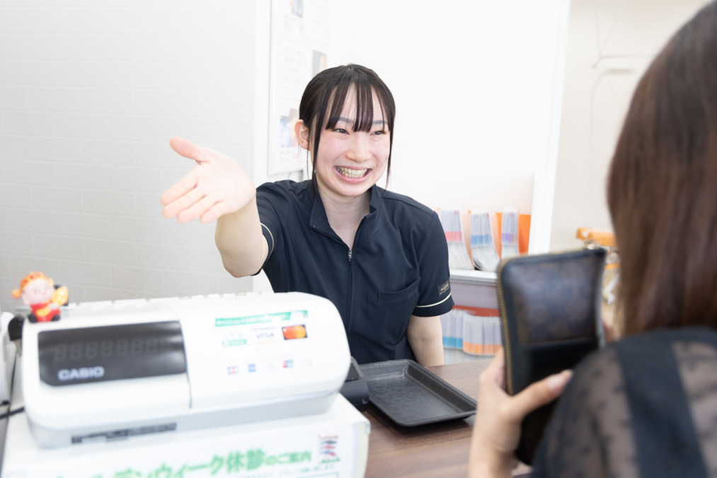 むかい整骨院 なかもず院（医療事務/受付の求人）の写真3枚目：親切・丁寧・笑顔での対応を心がけています