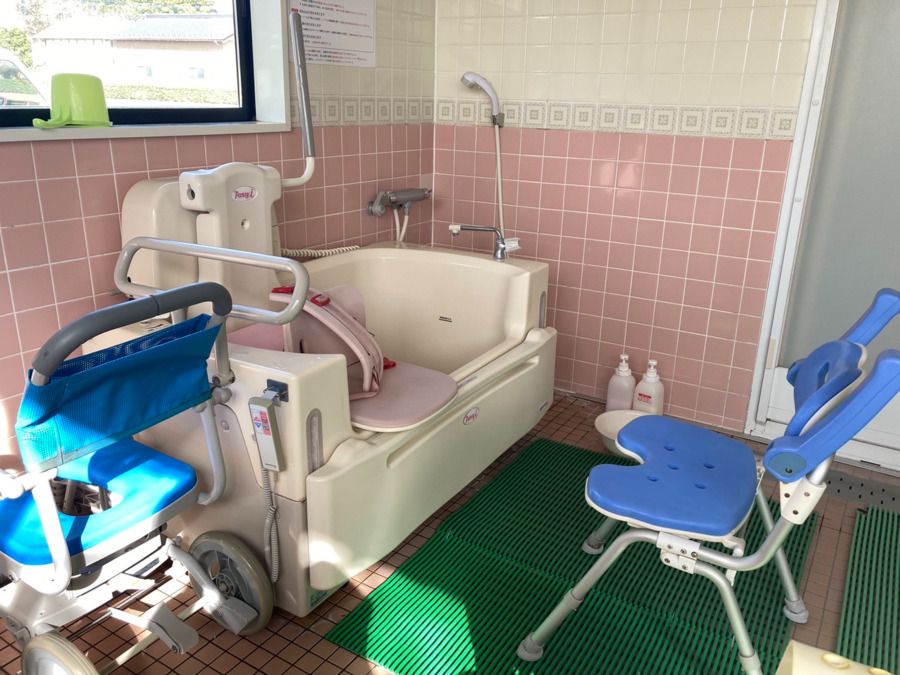 デイサービスさくら苑（介護職/ヘルパーの求人）の写真2枚目：特浴槽はこちらのタイプを使用しています。