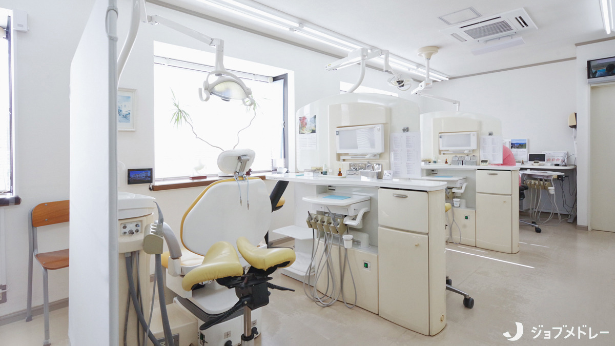 三上歯科医院（歯科衛生士の求人）の写真9枚目：清潔な診療室です