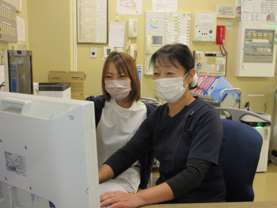 介護付き有料老人ホーム　サンライズ茂原（看護師/准看護師の求人）の写真8枚目：看護記録はパソコンにて記録を行います。