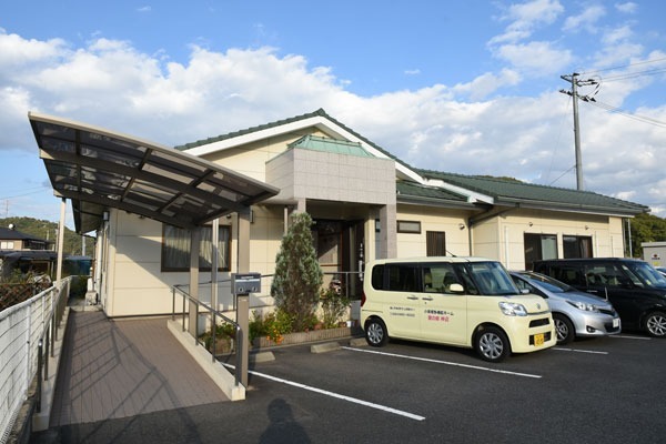 小規模多機能ホーム愛の郷 神辺（介護職/ヘルパーの求人）の写真1枚目：子育て中の方もプライベートを大切にしたい方も働きやすい環境です