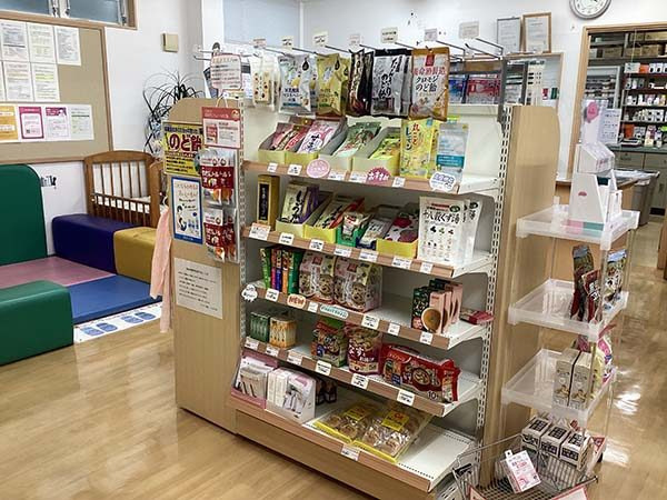 株式会社アイセイ薬局　アイセイ薬局　こもぐち店（薬剤師の求人）の写真2枚目：アイセイ薬局　こもぐち店の内観