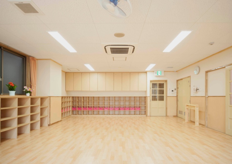 こでまりこども園　天王寺の写真4枚目：保育室は各年齢ごとにわかれているので子どもたちの細かな行動にも目が届きやすいです