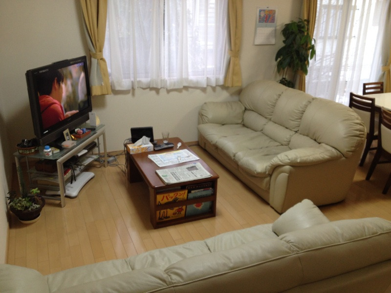 サンハイム睦ヶ丘（サービス管理責任者の求人）の写真5枚目：リビングではみなさんとくつろぎながら世間話