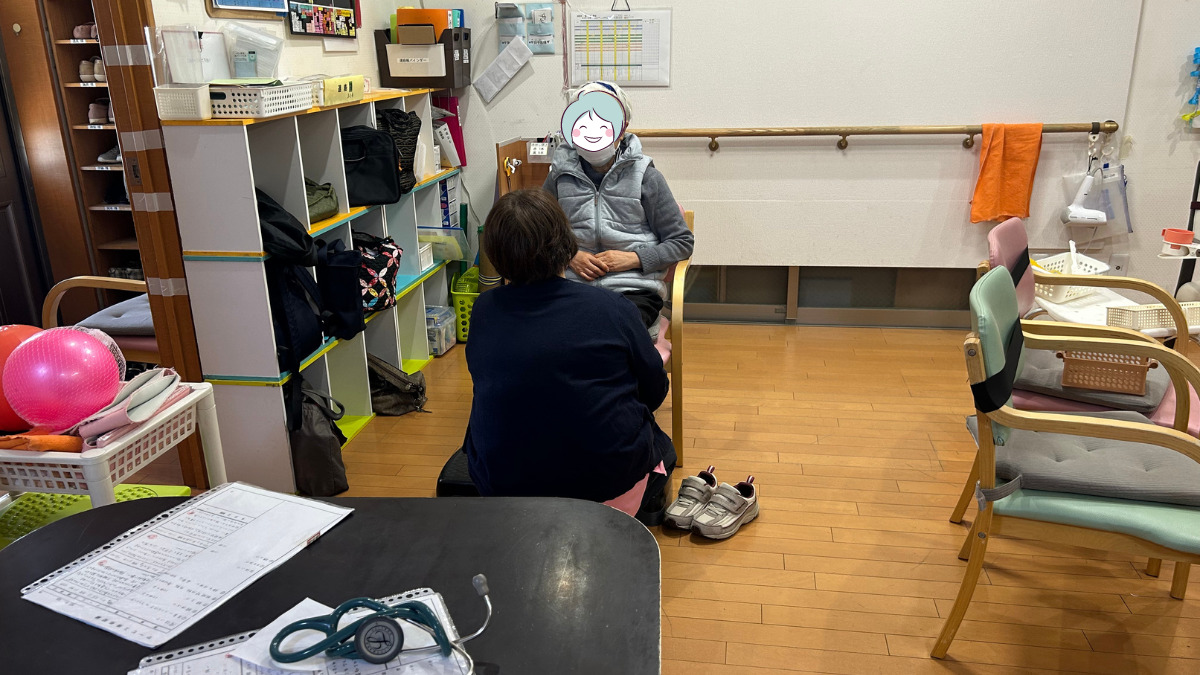 デイサービス「結」ケアセンターあさおの写真2枚目：あさお/健康状態をしっかりチェックします。