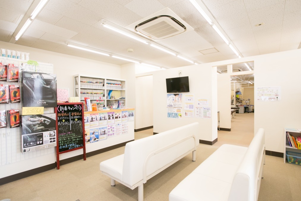 ひまわり鍼灸整骨院（あん摩マッサージ指圧師の求人）の写真2枚目：綺麗な院内！！