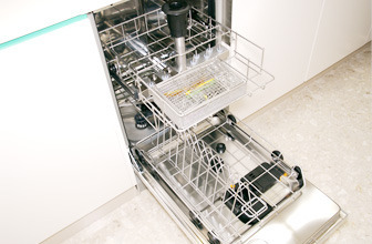 須田歯科医院（歯科衛生士の求人）の写真5枚目：全自動の器具洗浄機を用いて器具によるケガ等を予防しています。