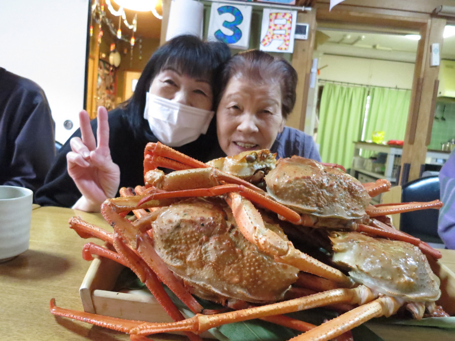 だんらんの家 南草津（介護職/ヘルパーの求人）の写真16枚目：季節の食材を使って料理もします！