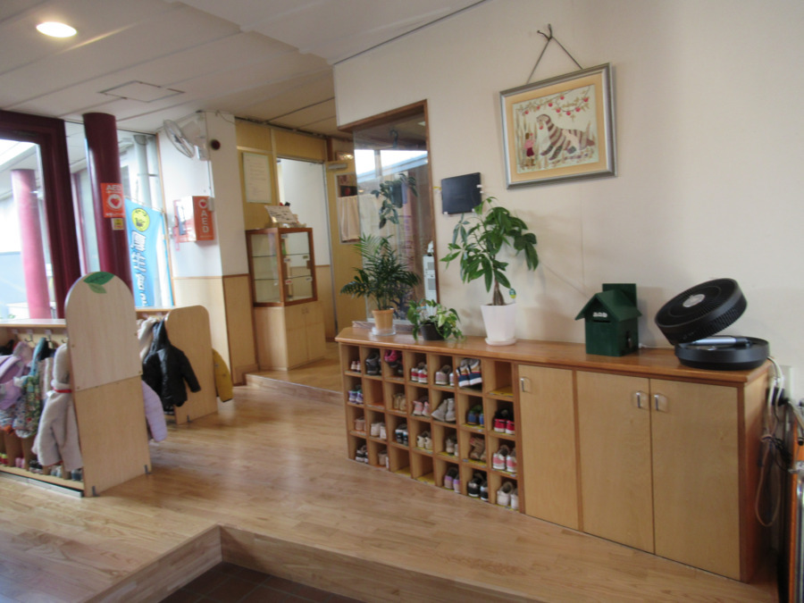 厚生館保育園（保育士の求人）の写真4枚目：玄関