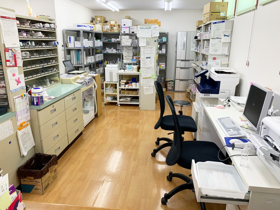 ファミリー調剤薬局　松原店（薬剤師の求人）の写真2枚目：ファミリー調剤薬局　松原店の内観