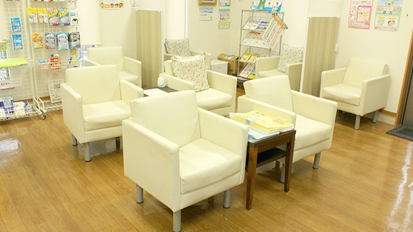 ぽらりす薬局（薬剤師の求人）の写真2枚目：広々とした店舗