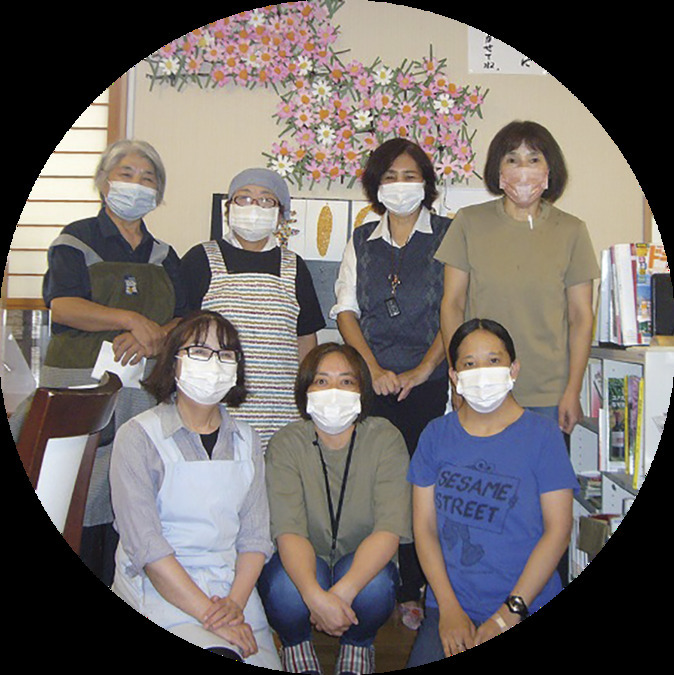 しみんふくしの家八日市小規模多機能型居宅介護事業所の写真3枚目：チームワークで利用者の介護をしております