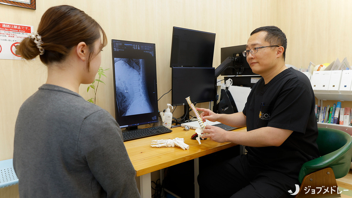 SOL整形外科鷺沼スポーツクリニック（医療事務/受付の求人）の写真5枚目：誠実でていねいなヒアリングを行っています