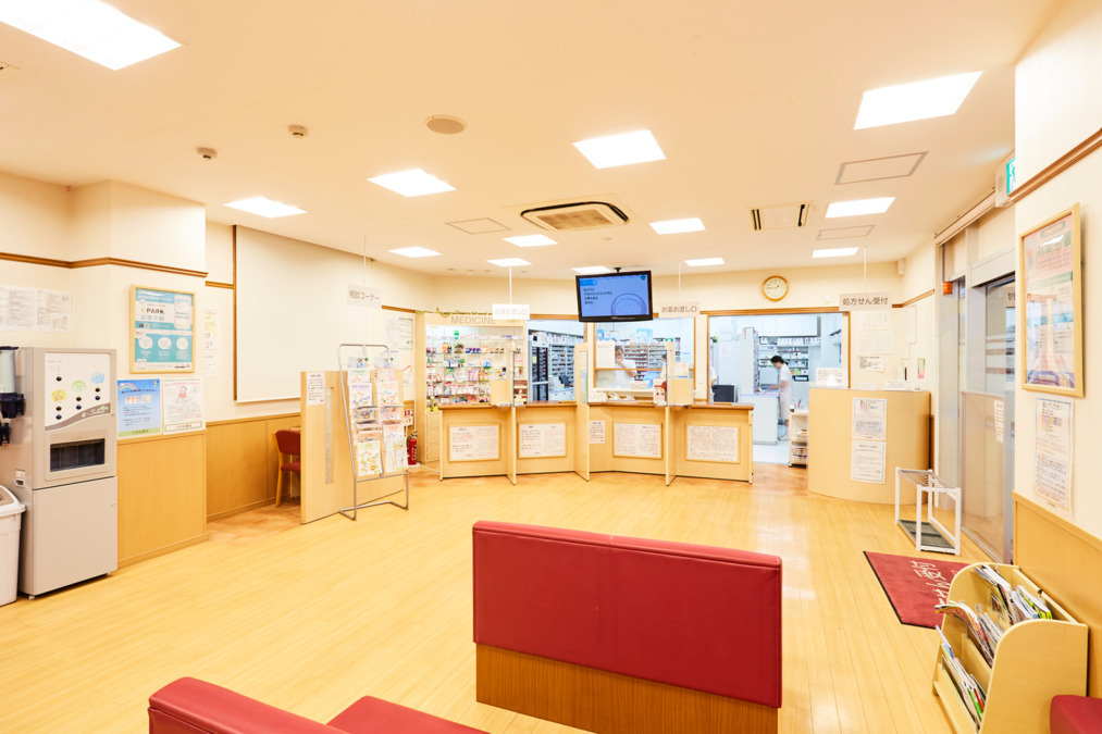 大手前薬局 JR玉造駅ビル店（薬剤師の求人）の写真2枚目：大手前薬局 JR玉造駅ビル店の内観