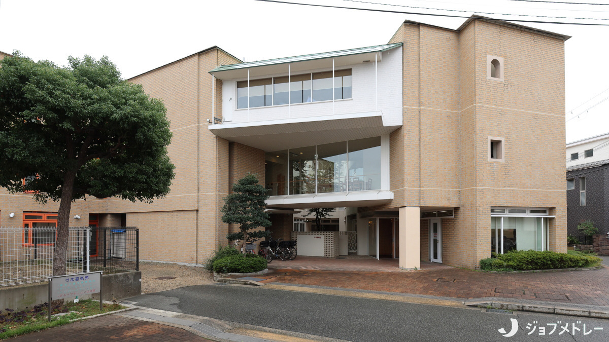 特別養護老人ホームけま喜楽苑（介護職/ヘルパーの求人）の写真2枚目：特別養護老人ホームけま喜楽苑の外観です