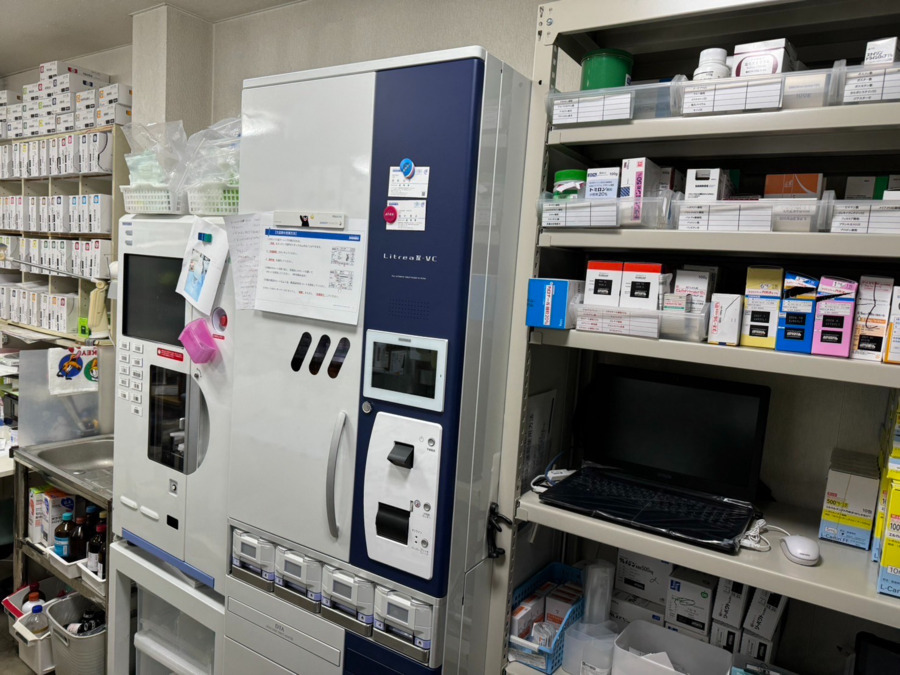 ぐんも調剤薬局　大坪店（薬剤師の求人）の写真2枚目：小型全自動錠剤分包機（LitreaⅣ-VC）