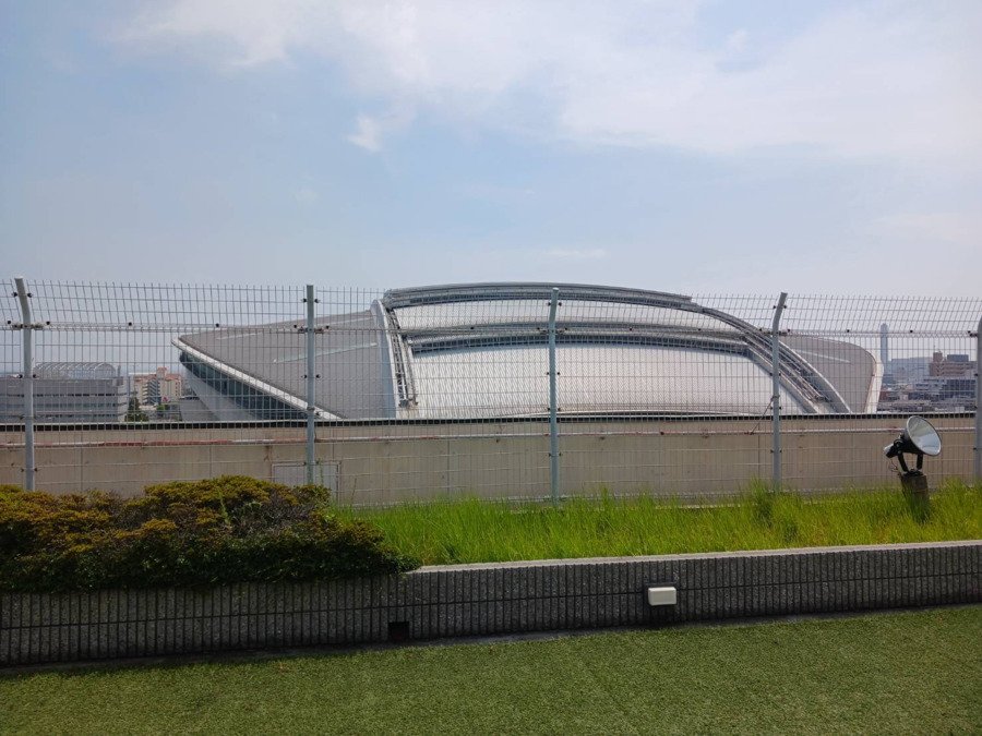 神戸百年記念病院（医療ソーシャルワーカーの求人）の写真6枚目：屋上からはスタジアムが見えます