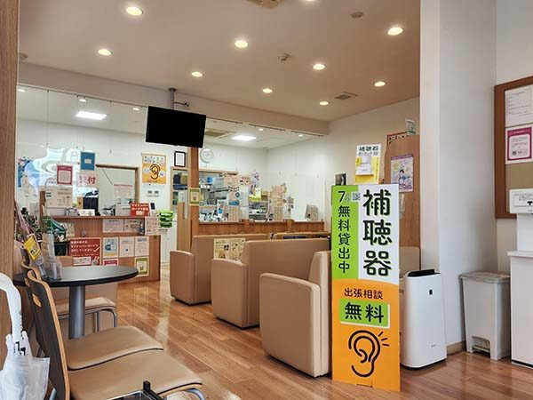 株式会社アイセイ薬局　アイセイ薬局　千葉みなと店（薬剤師の求人）の写真2枚目：アイセイ薬局　千葉みなと店の内観
