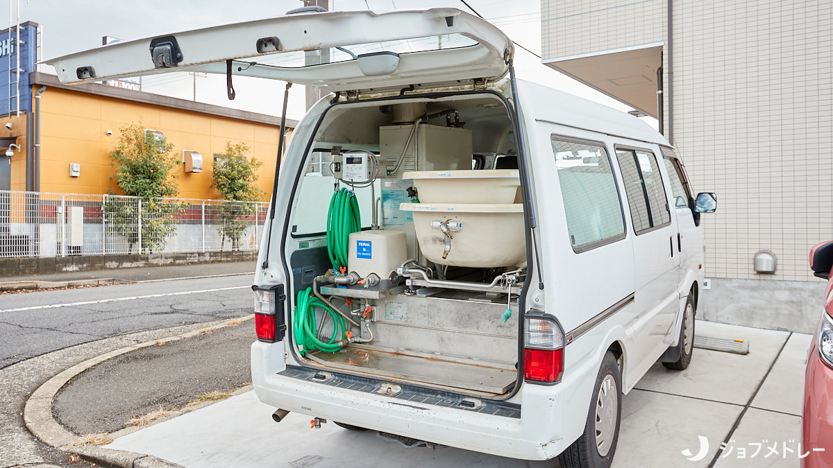 セントケア緑（介護職/ヘルパーの求人）の写真10枚目：入浴に必要な設備が収納されています